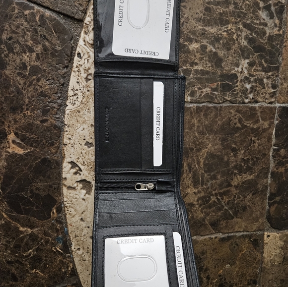 Sakkas Men's Bi-Fold Leather Wallet with 2 Size ID Card Slots - Picture 10 of 10